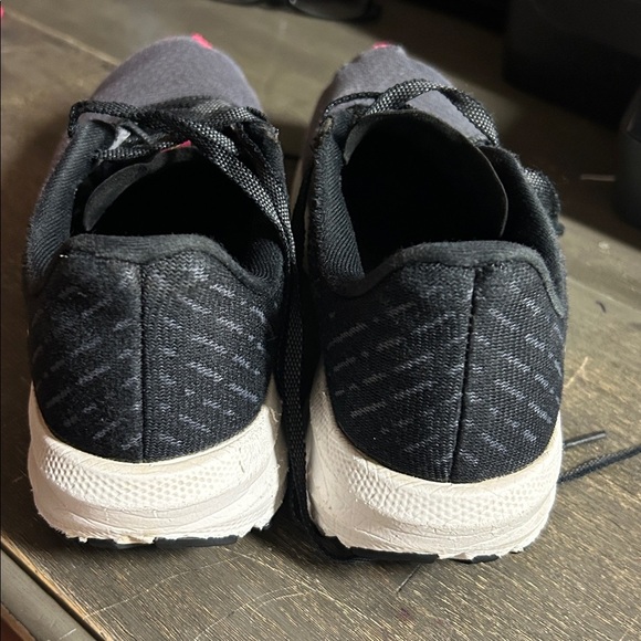 Brooks Launch Black and Neon Green Running Shoes - Picture 4 of 6